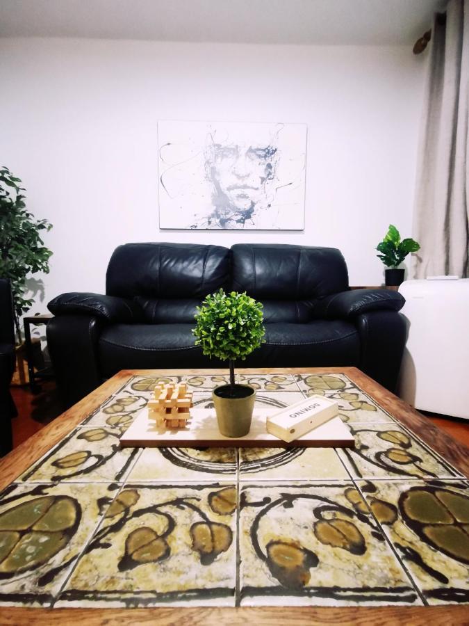 Plush 2 Bedroom Unit 5Min Downtown Off Wellington Montreal Exterior photo