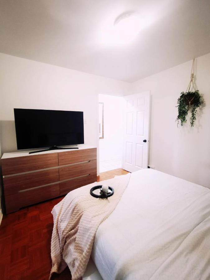 Plush 2 Bedroom Unit 5Min Downtown Off Wellington Montreal Exterior photo