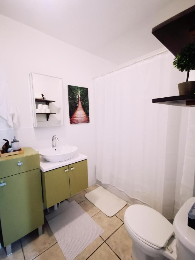 Plush 2 Bedroom Unit 5Min Downtown Off Wellington Montreal Exterior photo